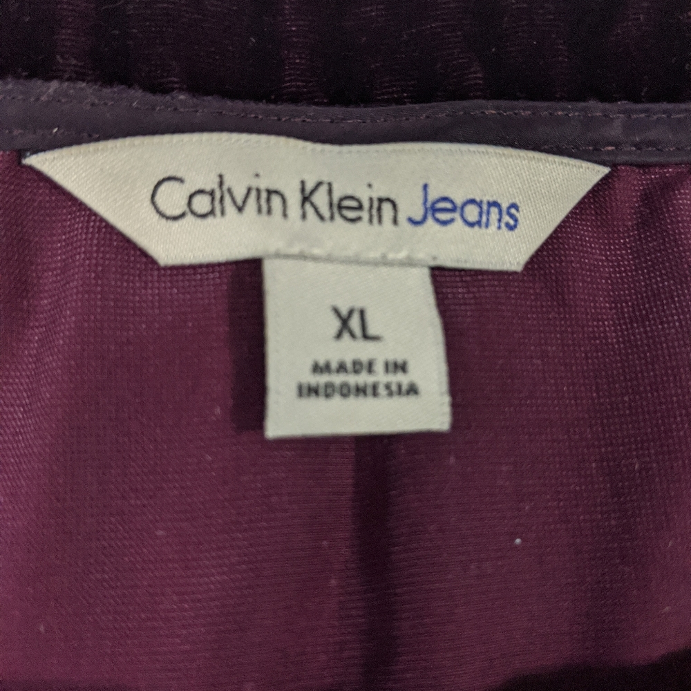Gorgeous plum velvet top - Picture 2 of 4